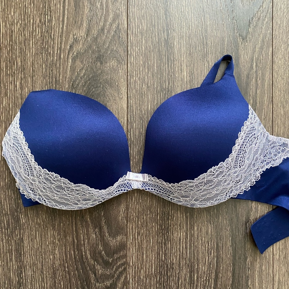 Victoria’s Secret plunge bra